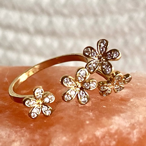 Feminine Floral Ring - Picture 1 of 5
